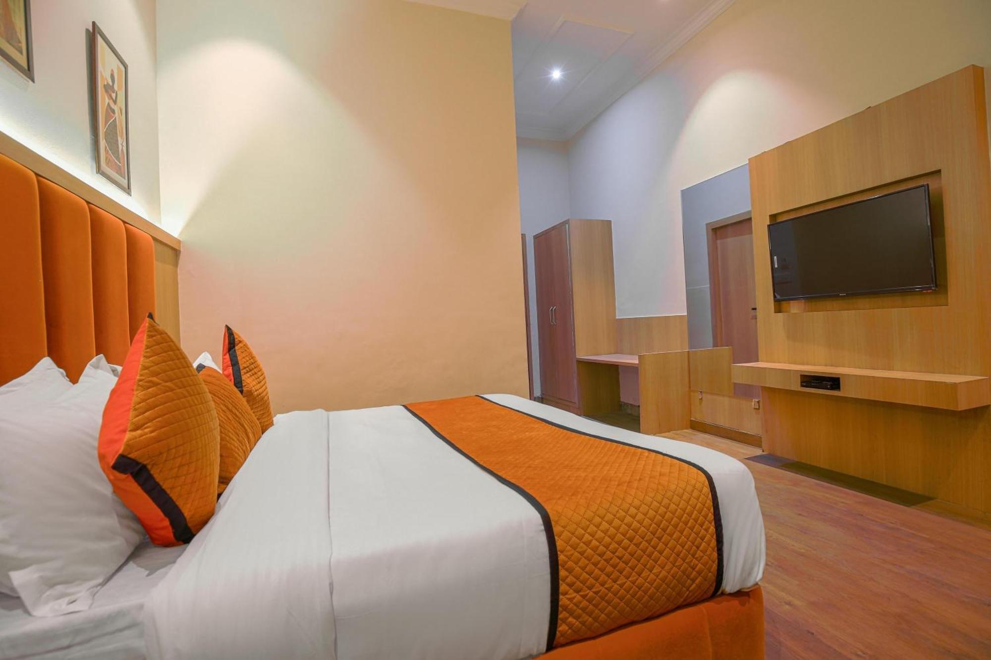 Hotel Ricky International Amritsar Bagian luar foto